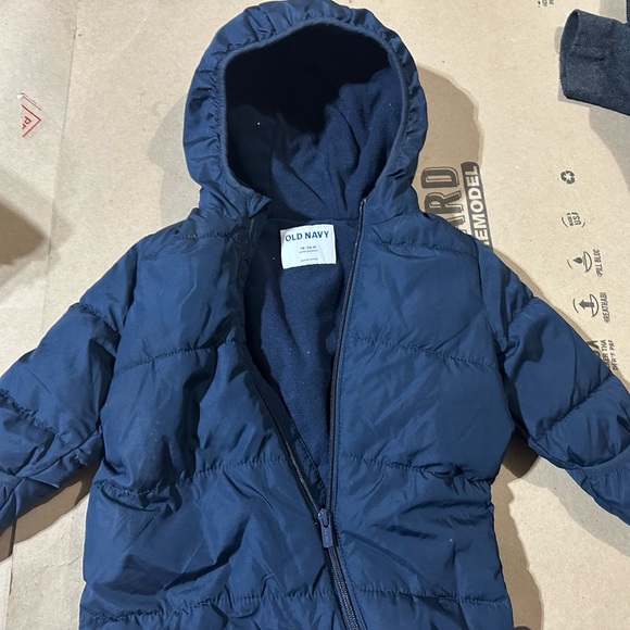 OLD NAVY
ONE PIECE SNOW SUIT
WITH MITTENS - Picture 2 of 3